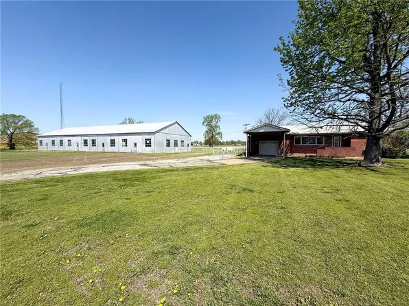 1127 E Country Rd, Columbus, KS 66725