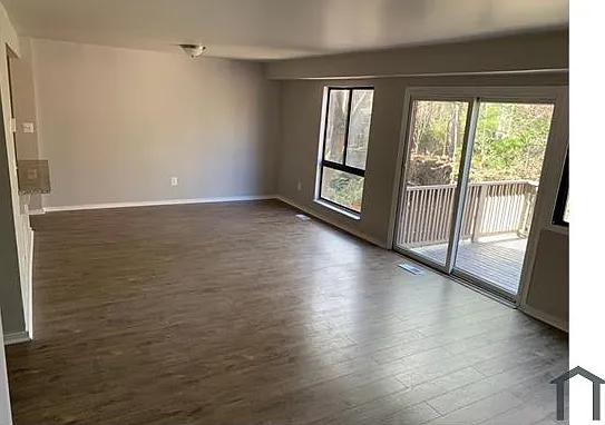 6 bed, 2300 sqft, $3,482 — Photo 3