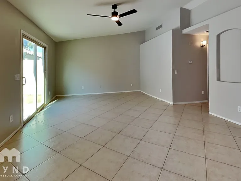 8520 W Palm Ln #1093 — Photo 4