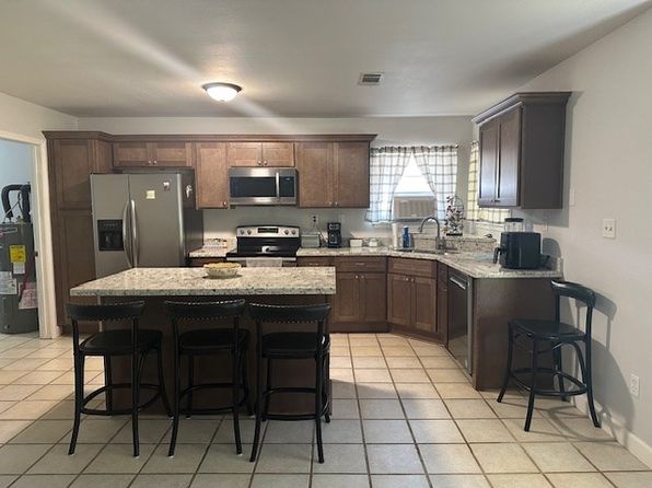 206 Glenwood Dr, Carriere, MS 39426
