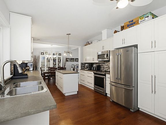 4th image of 2662 Sheffield Way