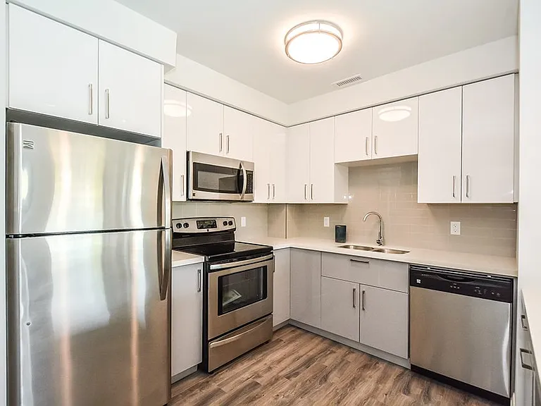 460 A Belmont Ave W #At 460b — Photo 37