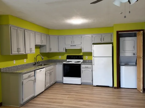 15 Houghton St APT 9, Worcester, MA 01604