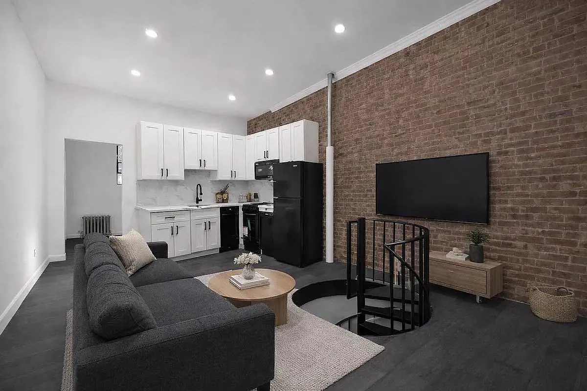 Building Photo - 518 E 83rd St #1K