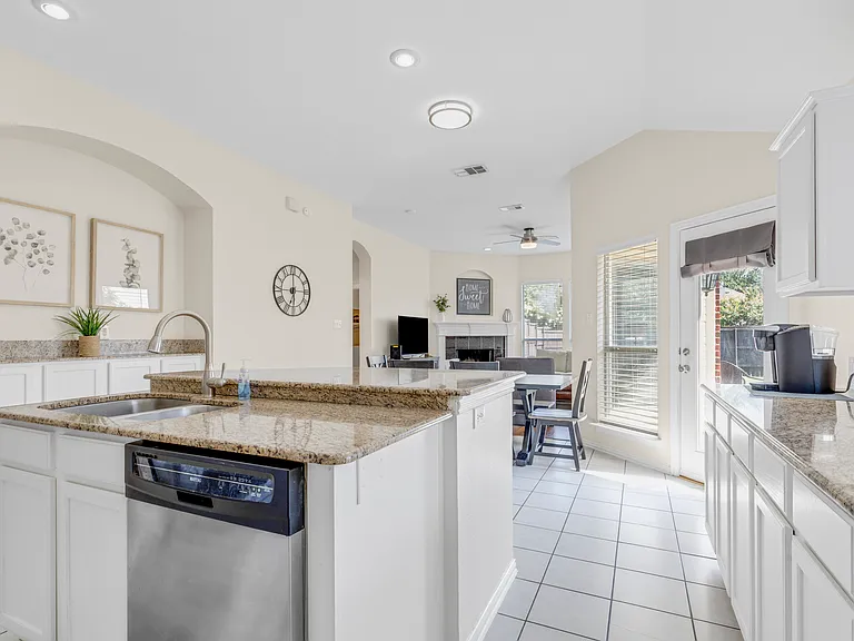 1438 Royal Oaks Dr — Photo 9