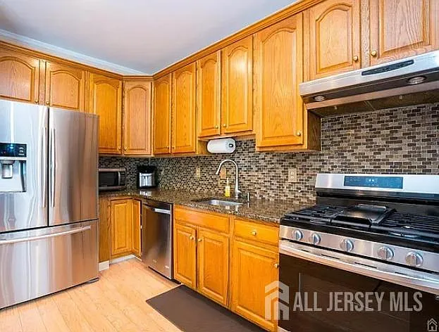 704 Dahlia Cir — Photo 4