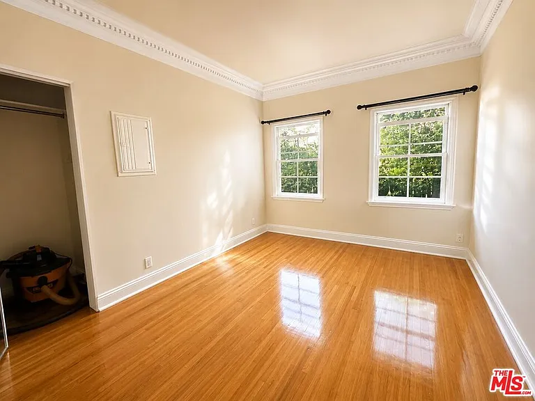 9945 Robbins Dr #102 — Photo 5