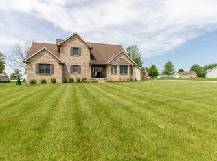 3384 Country Meadow Ln, Heyworth, IL
