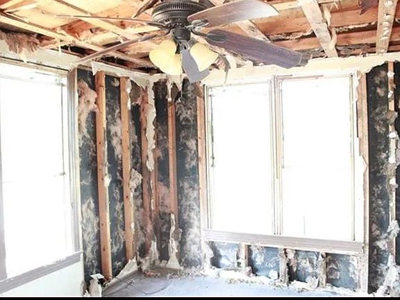 2nd image of 301 E Wood St