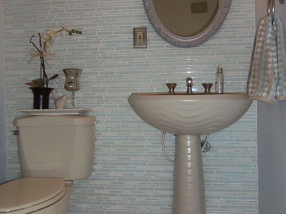 Powder room 