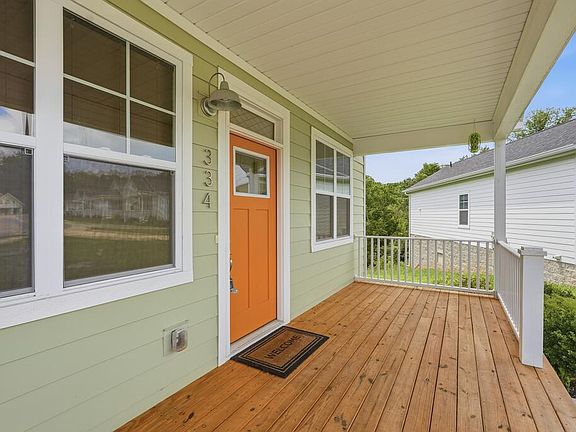 3rd image of 334 Hemlock Cir