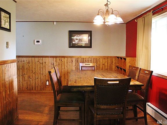 nice warm colors, great space for entertaining