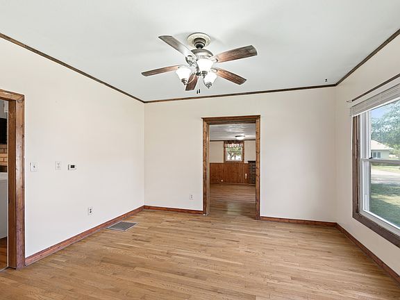 3rd image of 724 Argyle Ave