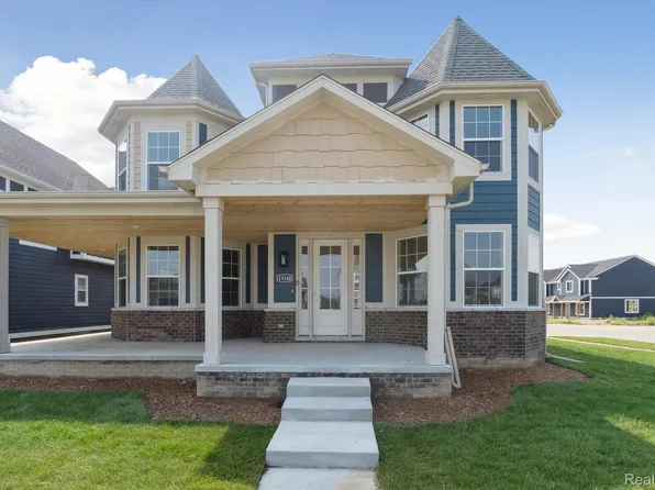 19340 Ryan Dr, Macomb, MI 48042