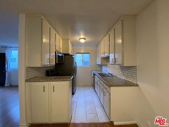 5th image of 617 N Sweetzer Ave APT 2