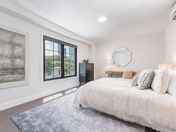 5th image of 4005 Crescent St #K3