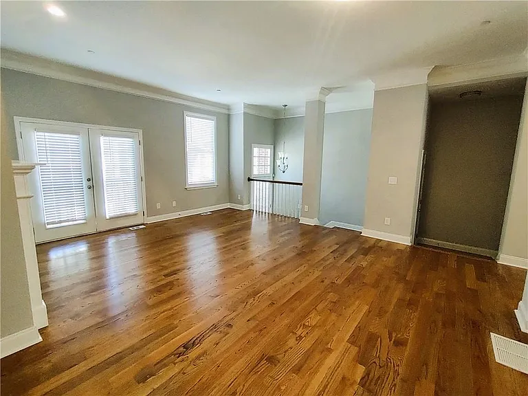 211 Creekway Xing SE — Photo 5