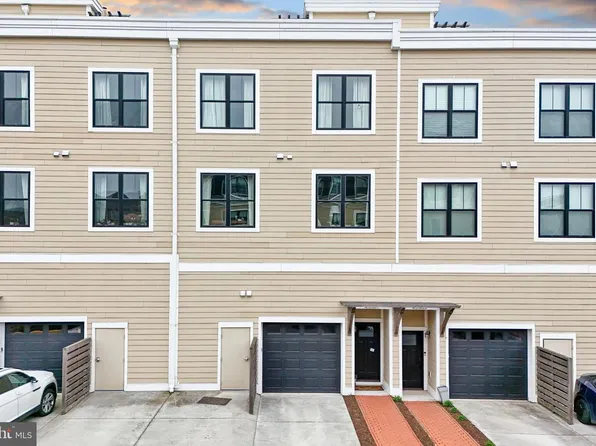 43567 Michigan Sq, Leesburg, VA 20176