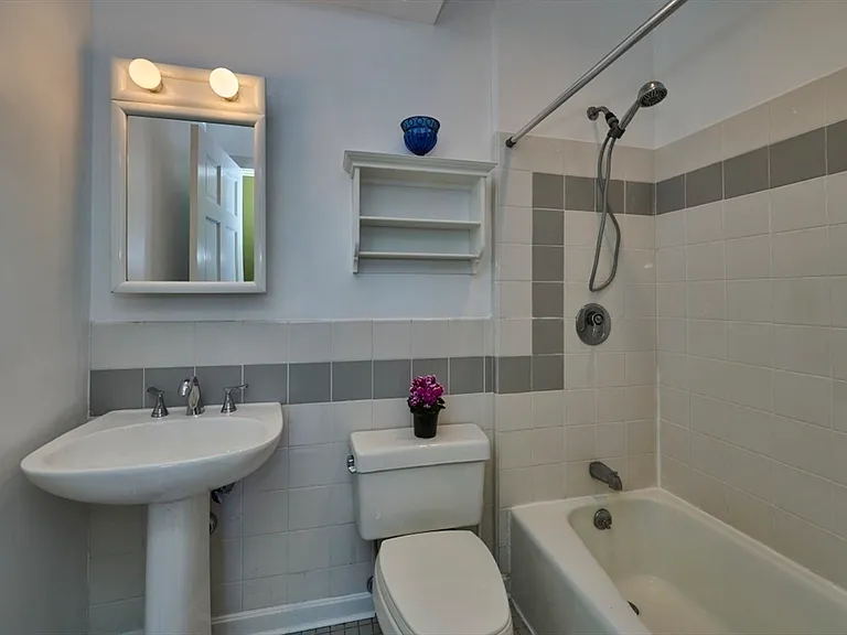 118 Trowbridge St #6 — Photo 21