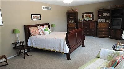 5th image of 1626 Hickory Nut Ln