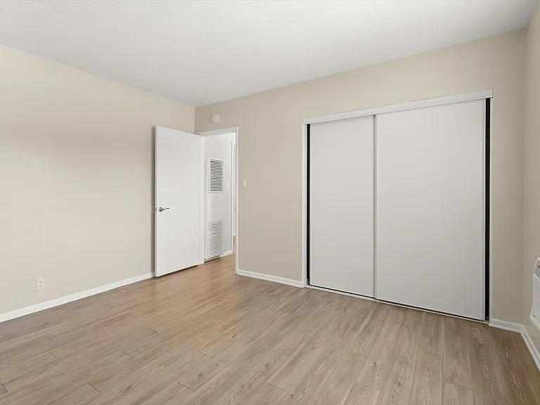 School Circle Apartments - Riverside, CA — Photo 11