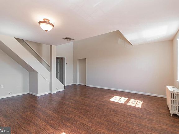 2nd image of 2972 Richmond St APT 2