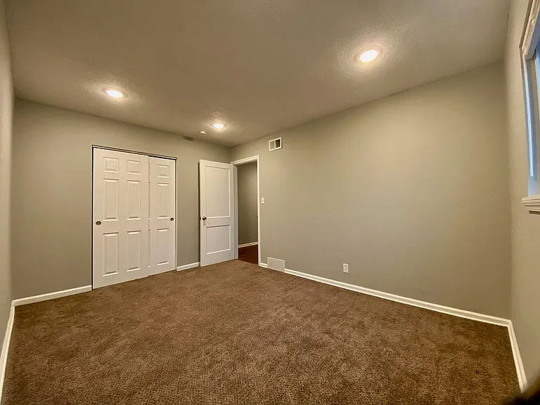 Marlborough Apartments — Photo 8