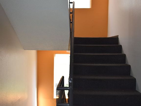 4th image of 11315 Moorpark St APT 105