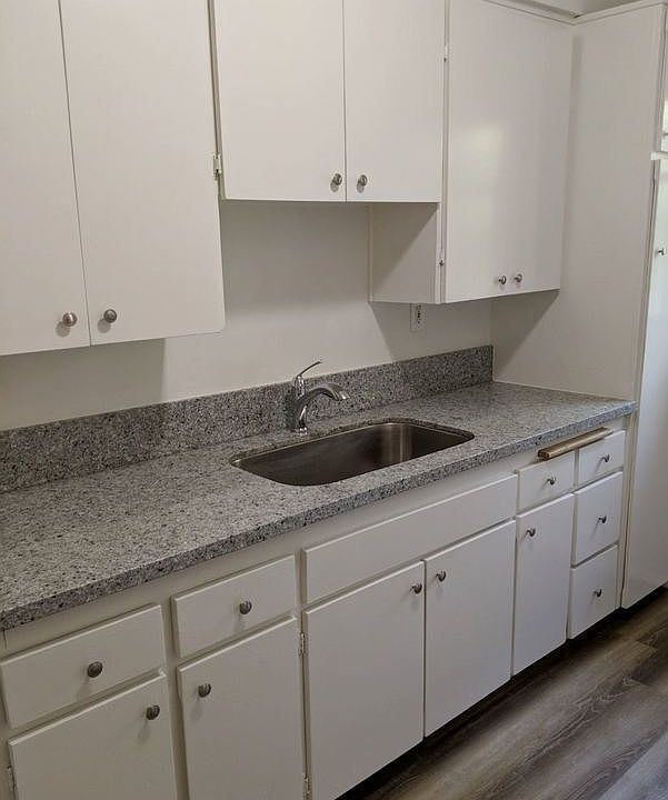 1st image of 129 S Manhattan Pl APT 6