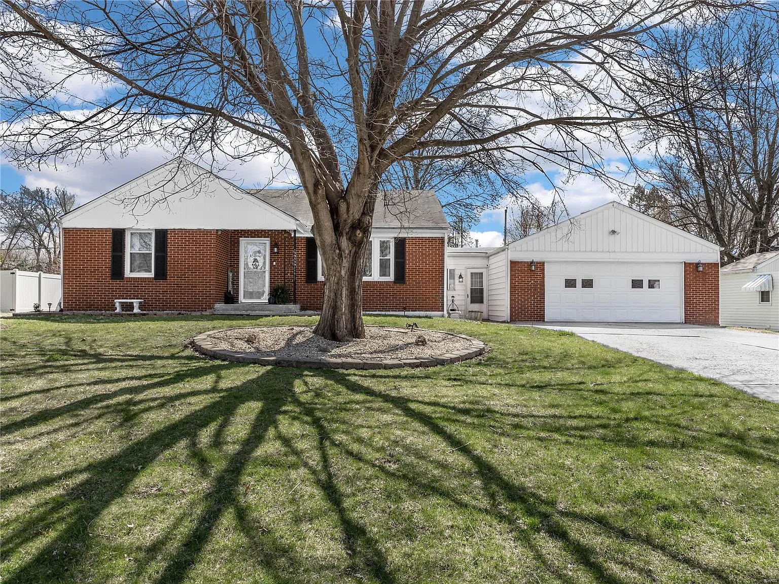 205 2nd St photo 1