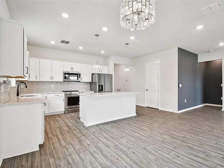 13144 Peachleaf Ave — Photo 21