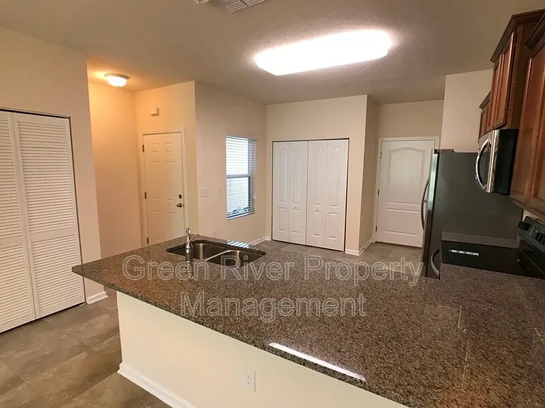 617 Servia Dr — Photo 5
