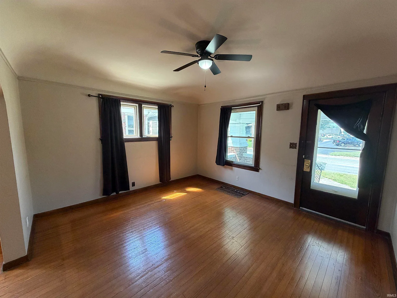 3 bed, 1.0 bath, $1,295 — Photo 3