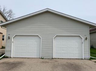 6320 53rd St, Kenosha, WI 53144