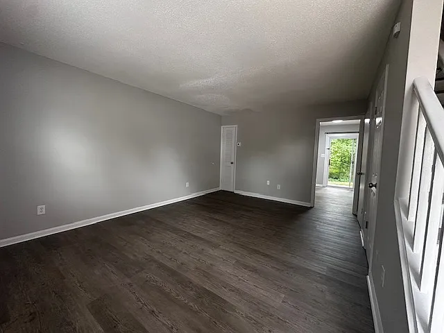 1835 Merritt Dr — Photo 3