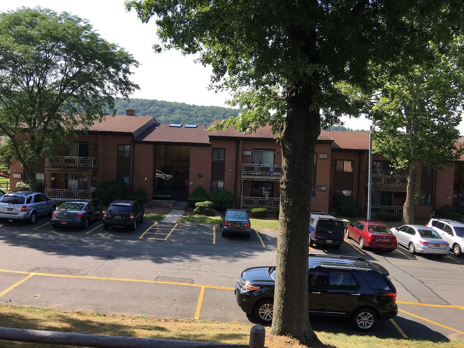1 bed, 850 sqft, $2,100 — Photo 1