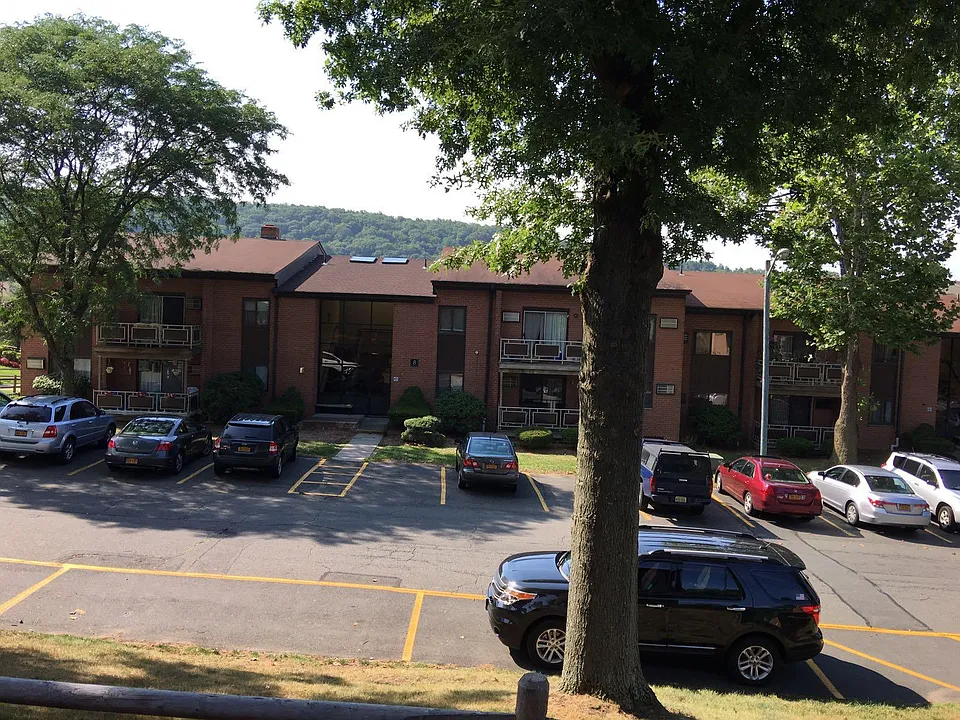 12 Brevoort Dr #1