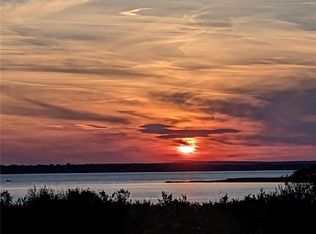 13 Seabreeze Ln, Bristol, RI 02809