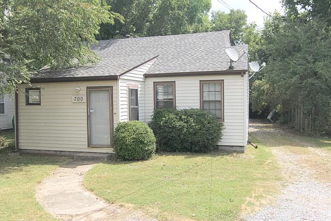 1st image of 700 W Kingwood Dr