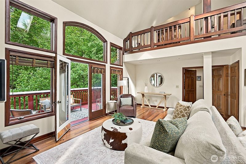 3rd image of 8025 45th Avenue NE