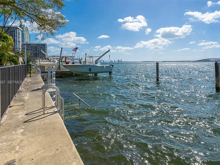 2333 Brickell Ave #1109 — Photo 37