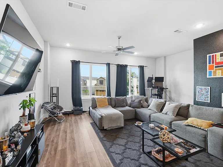 8132 Bromley Dr — Photo 11