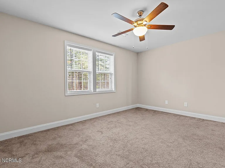 290 Adams Cir — Photo 36