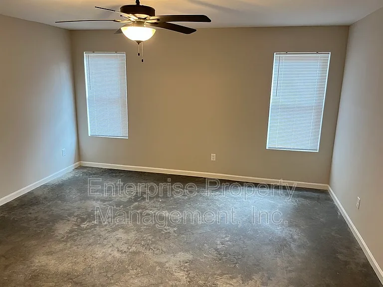 2645 Mirror Ave — Photo 10