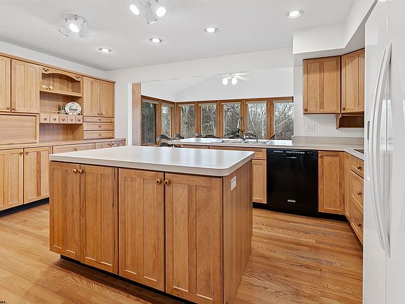 4th image of 237 Poplar Dr