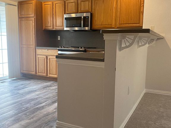 Update kitchen with serving bar.