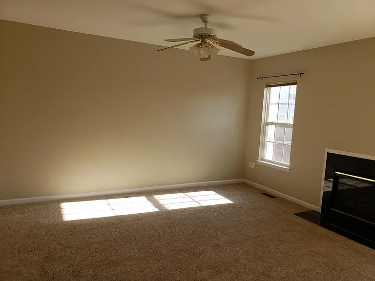 1006 Hoke Ln — Photo 10