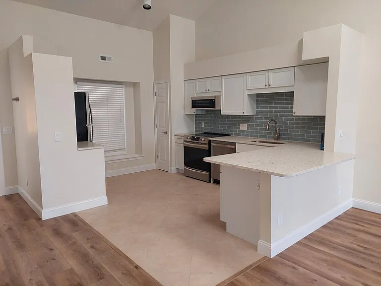 7378 Whitehall Colonial Ln — Photo 13