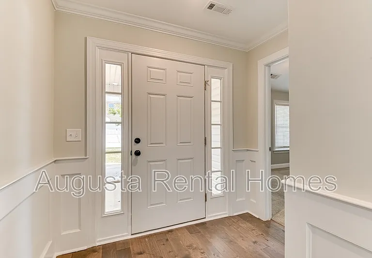 907 Linsmore Ave — Photo 6