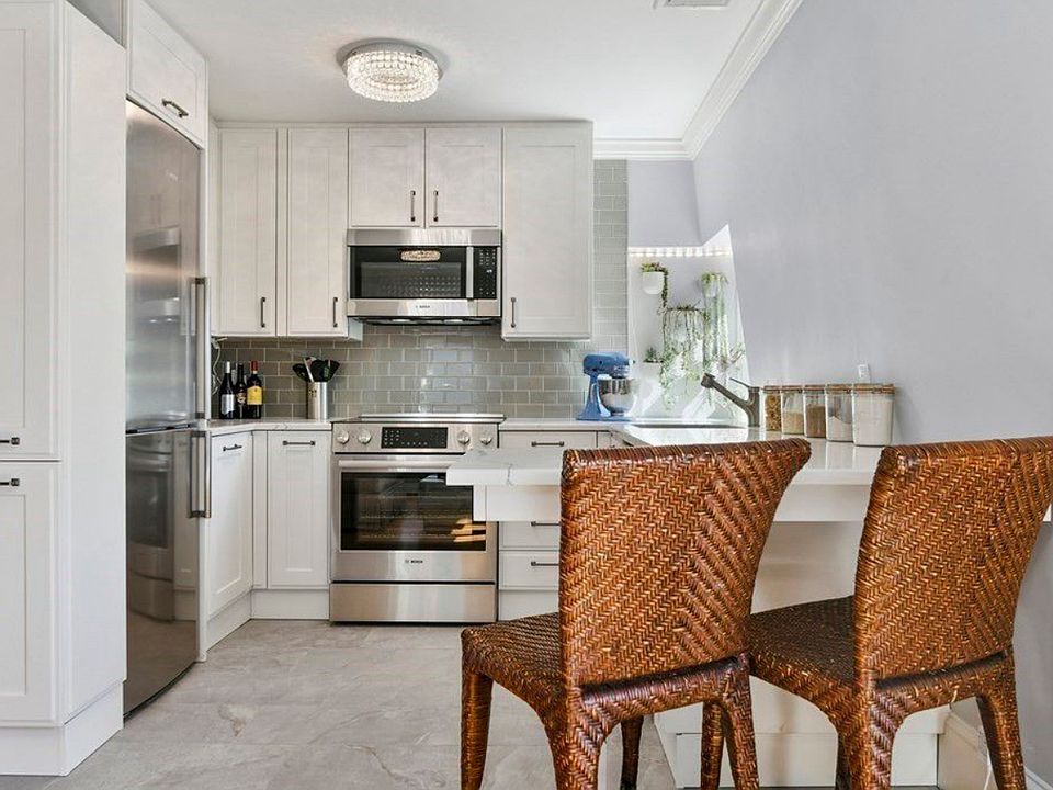 1st image of 790 E 4th St #3